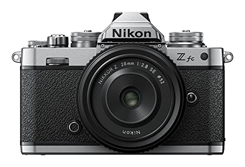 Nikon Z fc Z 28mm f/2.8 SE + Lexar SD 64GB, Mirrorless DX 20.9 MP, ghiere di controllo, mirino elettronico, 4K, monitor angolazione variabile, argento [Nital V.I.P.: 6 anni di garanzia]