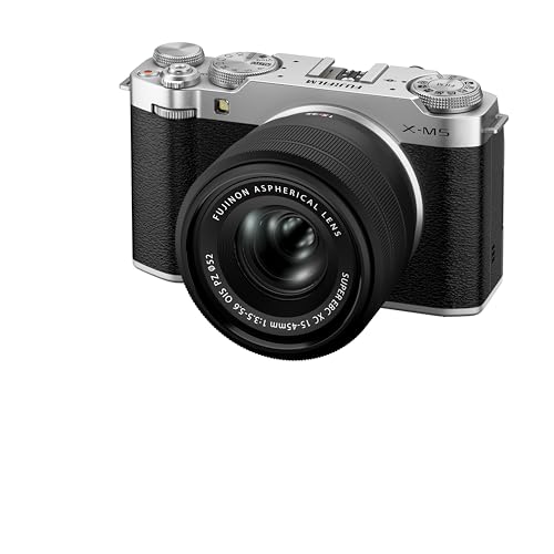 FUJIFILM X-M5 Fotocamera Digitale Mirrorless 26MP, Kit XC15-45mmF3.5-5.6, Sensore CMOS X-Trans 4 APS-C, X-Processor 5, Filmati 6.2K 30p, Schermo LCD 3″ Vouch vari-angle, Argento